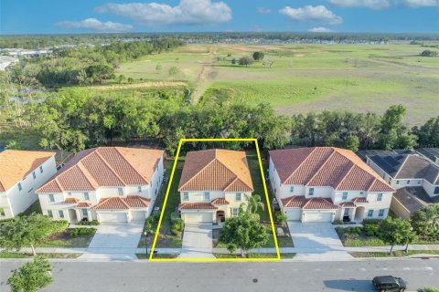 House in Davenport, Florida 9 bedrooms, 372.72 sq.m. № 1732361 - photo 16