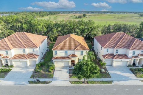 House in Davenport, Florida 9 bedrooms, 372.72 sq.m. № 1732361 - photo 15