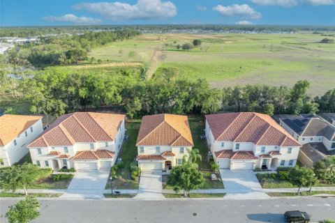 House in Davenport, Florida 9 bedrooms, 372.72 sq.m. № 1732361 - photo 2