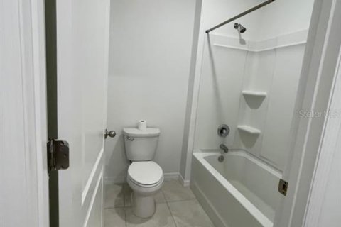 Villa ou maison à vendre à Deltona, Floride: 5 chambres, 241.64 m2 № 2415460 - photo 18