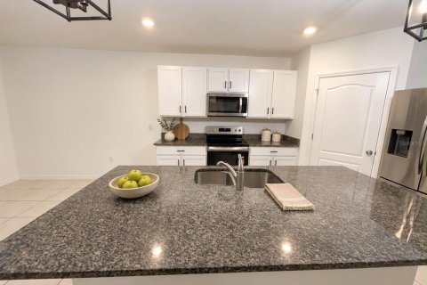 Villa ou maison à vendre à Deltona, Floride: 5 chambres, 241.64 m2 № 2415460 - photo 4