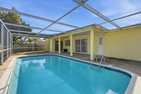 House in Sunrise, Florida 3 bedrooms, 148.64 sq.m. № 1986851 - photo 20