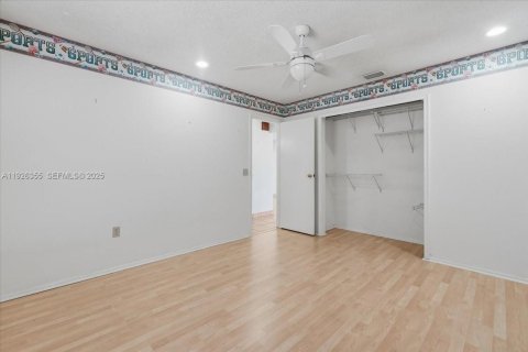 House in Sunrise, Florida 3 bedrooms, 148.64 sq.m. № 1986851 - photo 11