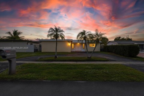House in Sunrise, Florida 3 bedrooms, 148.64 sq.m. № 1986851 - photo 26