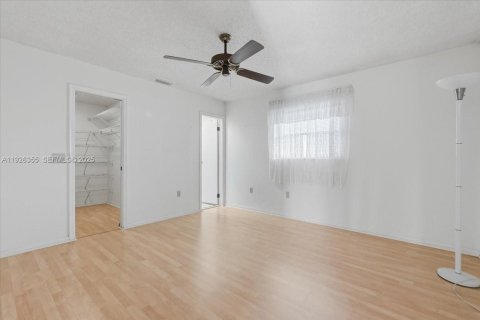 House in Sunrise, Florida 3 bedrooms, 148.64 sq.m. № 1986851 - photo 15