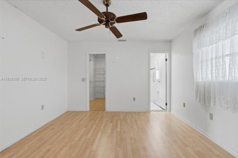 House in Sunrise, Florida 3 bedrooms, 148.64 sq.m. № 1986851 - photo 17