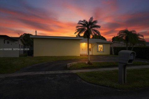 House in Sunrise, Florida 3 bedrooms, 148.64 sq.m. № 1986851 - photo 25