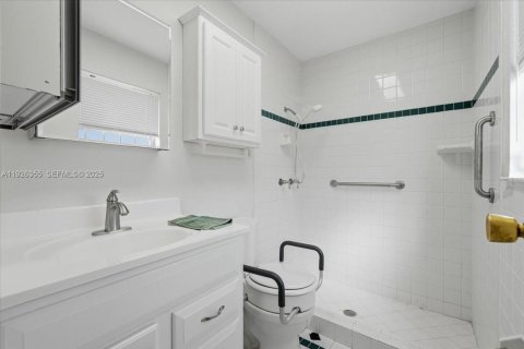 House in Sunrise, Florida 3 bedrooms, 148.64 sq.m. № 1986851 - photo 19