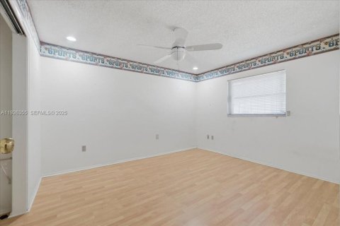 House in Sunrise, Florida 3 bedrooms, 148.64 sq.m. № 1986851 - photo 10