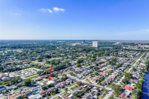 House in Sunrise, Florida 3 bedrooms, 148.64 sq.m. № 1986851 - photo 29