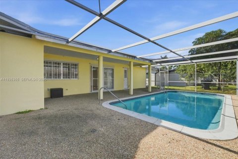 House in Sunrise, Florida 3 bedrooms, 148.64 sq.m. № 1986851 - photo 22