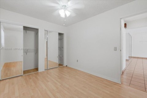 House in Sunrise, Florida 3 bedrooms, 148.64 sq.m. № 1986851 - photo 14