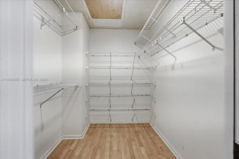 House in Sunrise, Florida 3 bedrooms, 148.64 sq.m. № 1986851 - photo 18