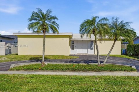 House in Sunrise, Florida 3 bedrooms, 148.64 sq.m. № 1986851