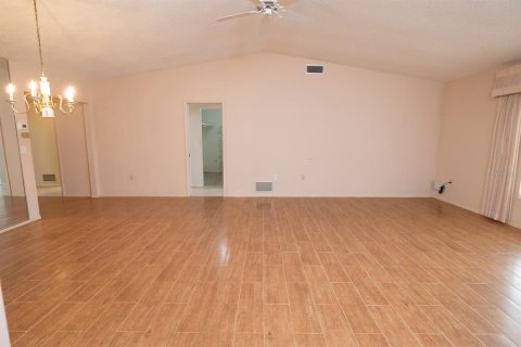Condo in Sarasota, Florida, 2 bedrooms  № 1561070 - photo 8