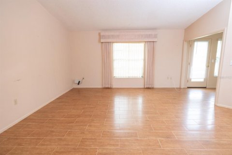 Condo in Sarasota, Florida, 2 bedrooms  № 1561070 - photo 9