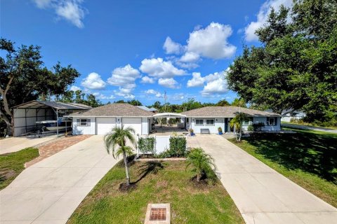 Villa ou maison à Port Charlotte, Floride 3 chambres, 211.91 m2 № 2095538
