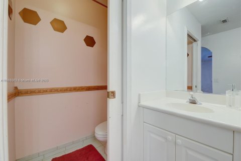 Townhouse in Miramar, Florida 3 bedrooms, 176.89 sq.m. № 1887741 - photo 24