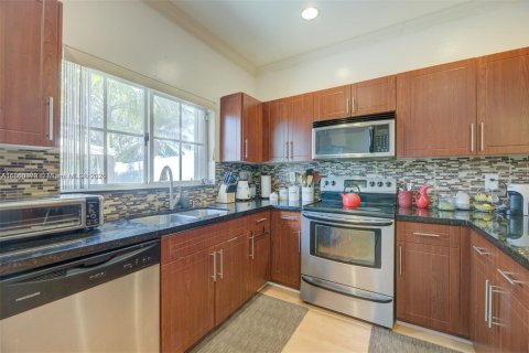 Townhouse in Miramar, Florida 3 bedrooms, 176.89 sq.m. № 1887741 - photo 14