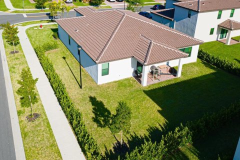House in Royal Palm Beach, Florida 4 bedrooms, 213.68 sq.m. № 2177091 - photo 18