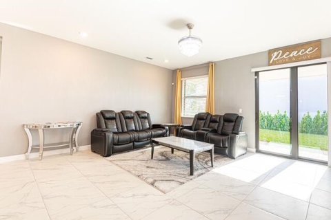 House in Royal Palm Beach, Florida 4 bedrooms, 213.68 sq.m. № 2177091 - photo 6