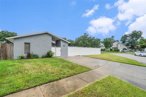 House in Tampa, Florida 3 bedrooms, 100.06 sq.m. № 1879689 - photo 2