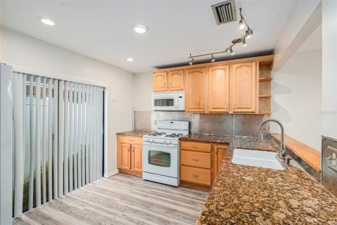 House in Tampa, Florida 3 bedrooms, 100.06 sq.m. № 1879689 - photo 13