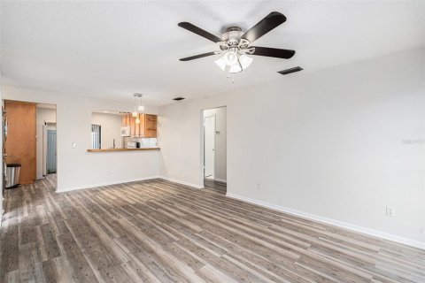 House in Tampa, Florida 3 bedrooms, 100.06 sq.m. № 1879689 - photo 11
