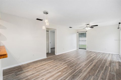House in Tampa, Florida 3 bedrooms, 100.06 sq.m. № 1879689 - photo 10