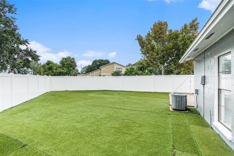 House in Tampa, Florida 3 bedrooms, 100.06 sq.m. № 1879689 - photo 7
