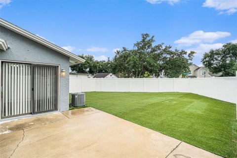 House in Tampa, Florida 3 bedrooms, 100.06 sq.m. № 1879689 - photo 8