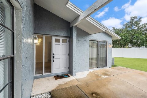 House in Tampa, Florida 3 bedrooms, 100.06 sq.m. № 1879689 - photo 5