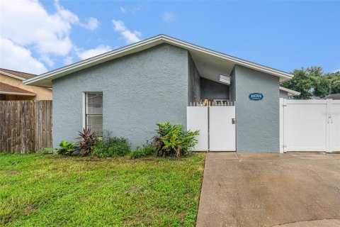 House in Tampa, Florida 3 bedrooms, 100.06 sq.m. № 1879689 - photo 25