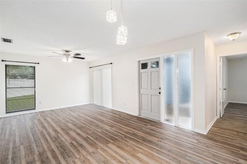 House in Tampa, Florida 3 bedrooms, 100.06 sq.m. № 1879689 - photo 24