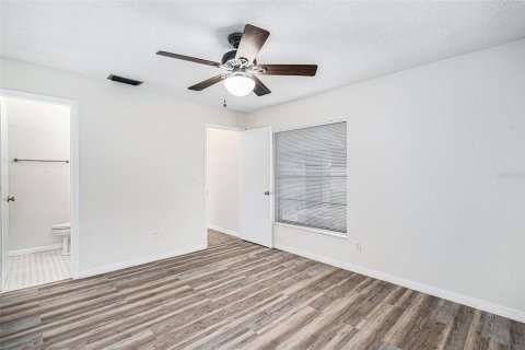 House in Tampa, Florida 3 bedrooms, 100.06 sq.m. № 1879689 - photo 17