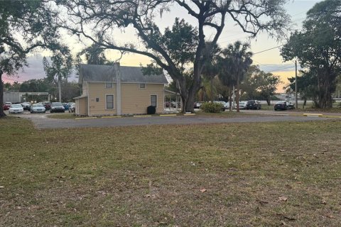 Commercial property in Bradenton, Florida 89.56 sq.m. № 2123828 - photo 2