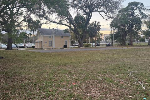 Commercial property in Bradenton, Florida 89.56 sq.m. № 2123828 - photo 6