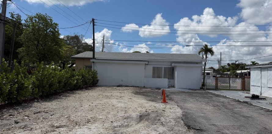 Immobilier commercial à Hallandale Beach, Floride № 2146197