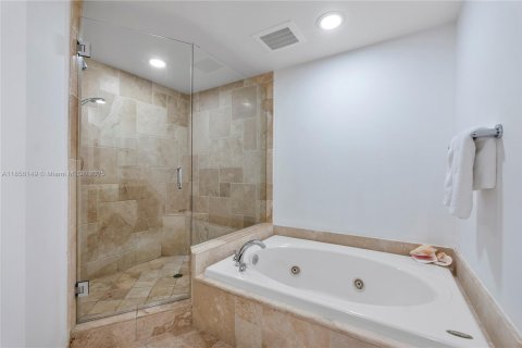 Condo in Fort Lauderdale, Florida, 2 bedrooms  № 1878759 - photo 20