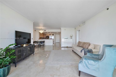 Condo in Fort Lauderdale, Florida, 2 bedrooms  № 1878759 - photo 11