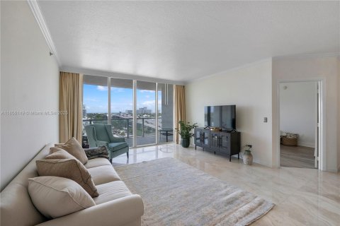 Condo in Fort Lauderdale, Florida, 2 bedrooms  № 1878759 - photo 10