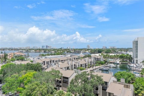 Condo in Fort Lauderdale, Florida, 2 bedrooms  № 1878759 - photo 12