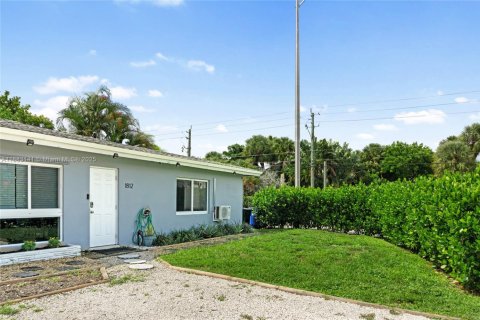 Снять в аренду виллу или дом в Форт-Лодердейл, Флорида 3 спальни, 91.04м2, № 1929776 - фото 1