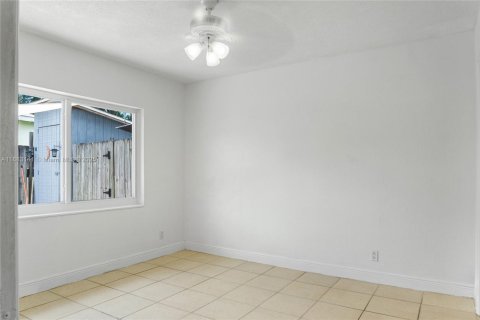 Снять в аренду виллу или дом в Форт-Лодердейл, Флорида 3 спальни, 91.04м2, № 1929776 - фото 18