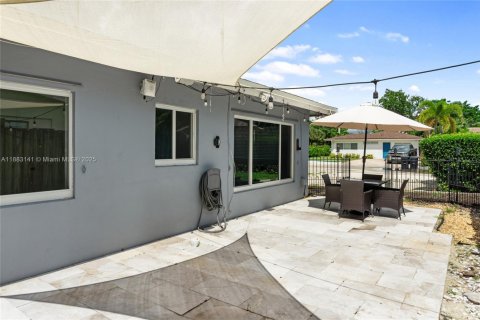 Снять в аренду виллу или дом в Форт-Лодердейл, Флорида 3 спальни, 91.04м2, № 1929776 - фото 4