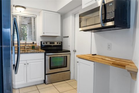 Снять в аренду виллу или дом в Форт-Лодердейл, Флорида 3 спальни, 91.04м2, № 1929776 - фото 10