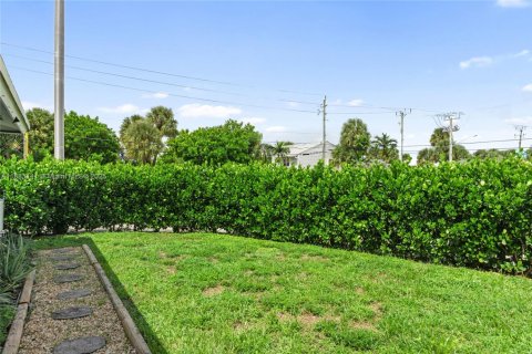 Снять в аренду виллу или дом в Форт-Лодердейл, Флорида 3 спальни, 91.04м2, № 1929776 - фото 2