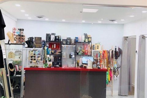 Купить коммерческую недвижимость в Майами, Флорида № 1954854 - фото 10