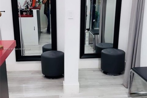 Купить коммерческую недвижимость в Майами, Флорида № 1954854 - фото 11