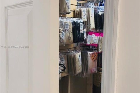 Купить коммерческую недвижимость в Майами, Флорида № 1954854 - фото 15